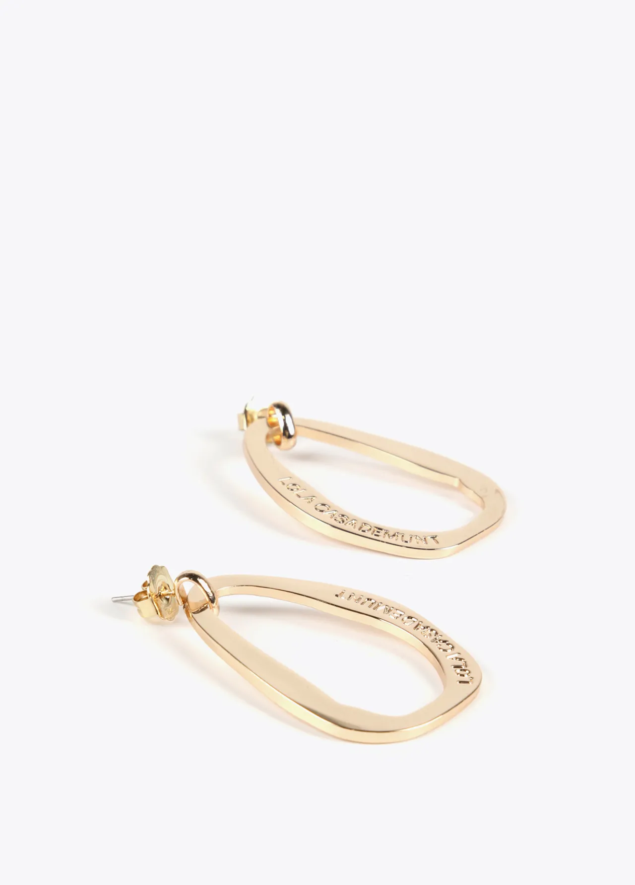 pendientes_valo_dorado_grande_1.webp Lola Casademunt Bisuteria<Pendientes óvalo grande DORADO