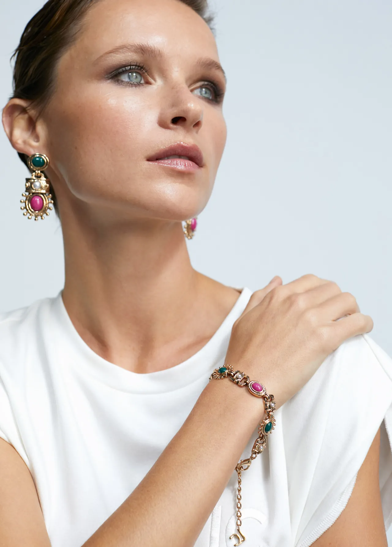 pulsera_dorada_multi_piedras_3.webp Lola Casademunt Pulseras<Pulsera dorada multi piedras METAL-MULTICOLOR