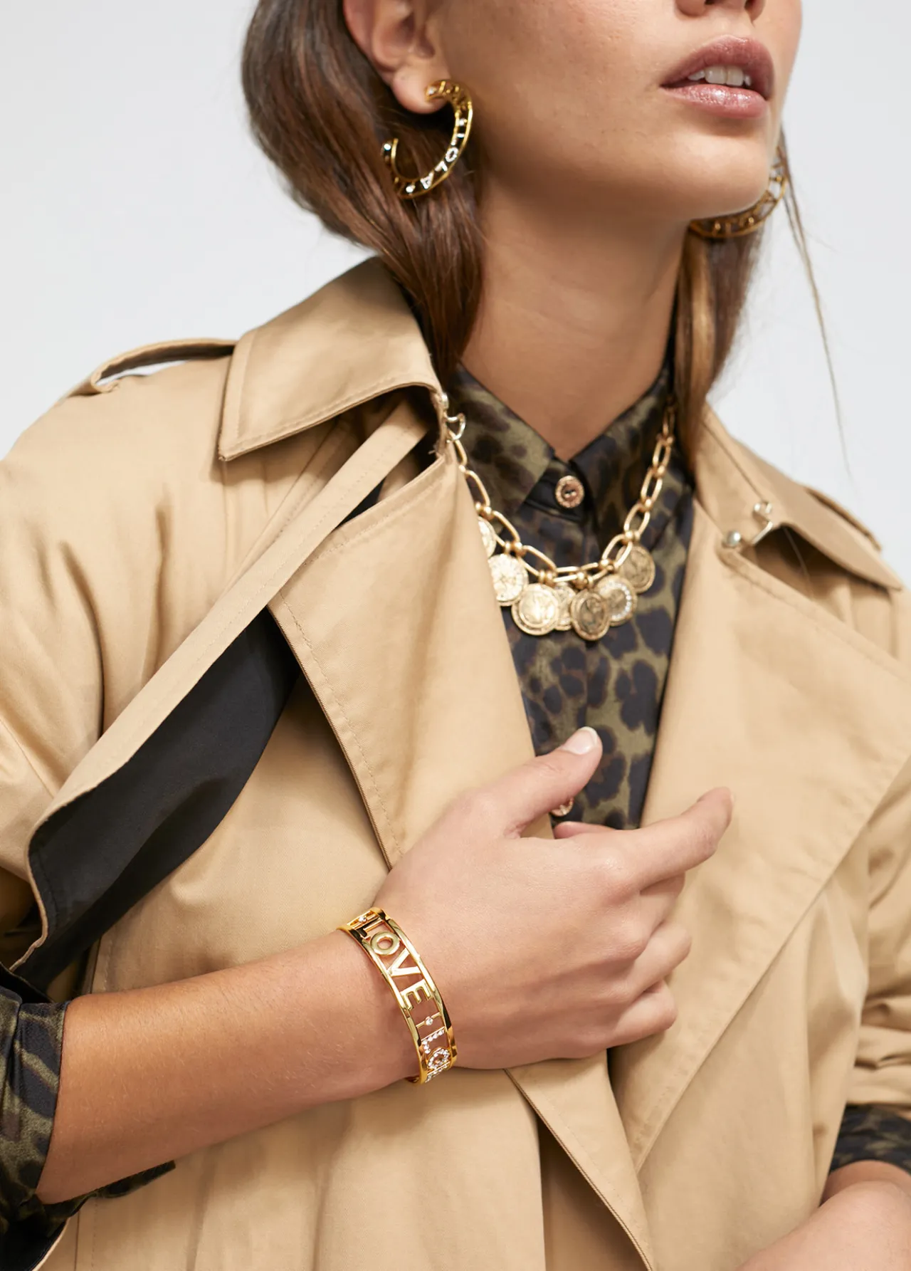 pulsera_rgida_lola_love_5.webp Lola Casademunt Pulseras<Pulsera rígida Lola love DORADO