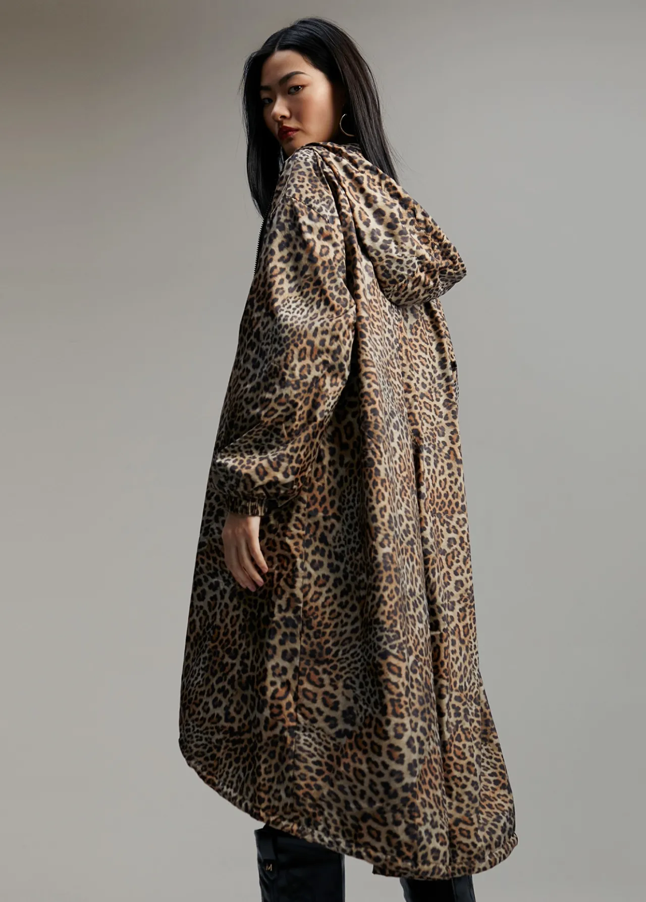 raincoat_animal_print_1.webp Lola Casademunt Animal Print | Chaquetas Y Gabardinas<Raincoat animal print MARRON-NEGRO