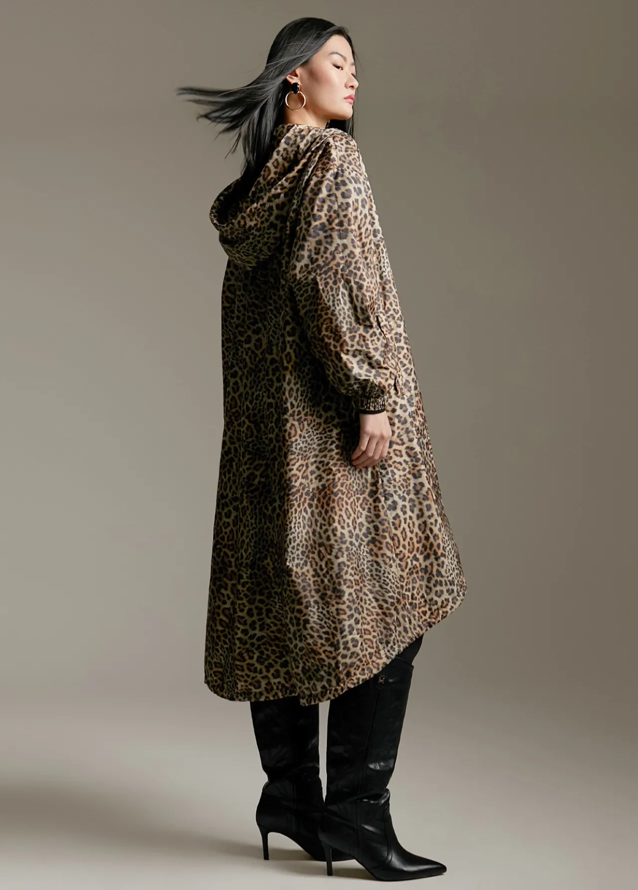 raincoat_animal_print_5.webp Lola Casademunt Animal Print | Chaquetas Y Gabardinas<Raincoat animal print MARRON-NEGRO