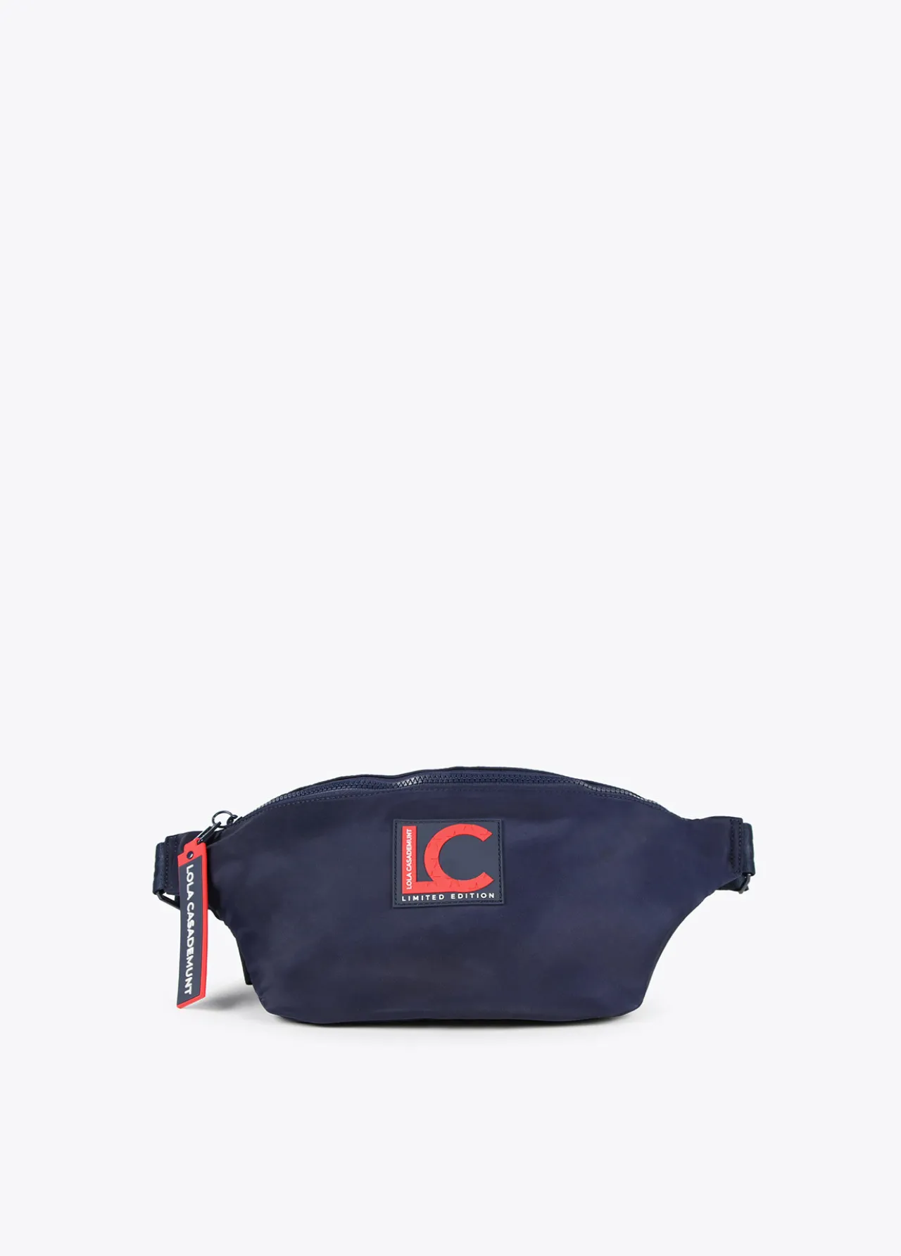 rionera_azul_marino_edicin_limitada__lola_casademunt_0.webp Lola Casademunt Mochilas Y Riñoneras | Bolsos Pequeños<Riñonera azul marino edición limitada - Lola Casademunt NAVY