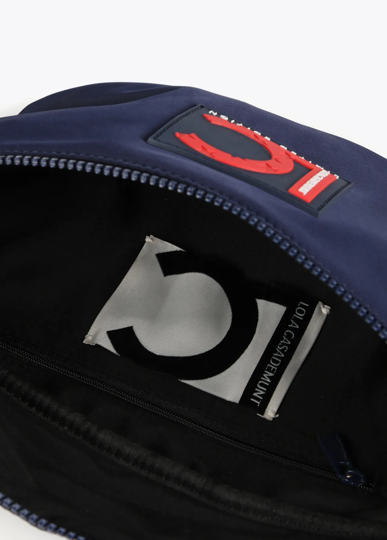 rionera_azul_marino_edicin_limitada__lola_casademunt_7.webp Lola Casademunt Mochilas Y Riñoneras | Bolsos Pequeños<Riñonera azul marino edición limitada - Lola Casademunt NAVY
