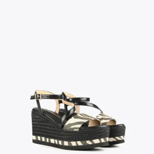 Lola Casademunt Calzado<Sandalia cuña negra y animal print NEGRO-CRUDO