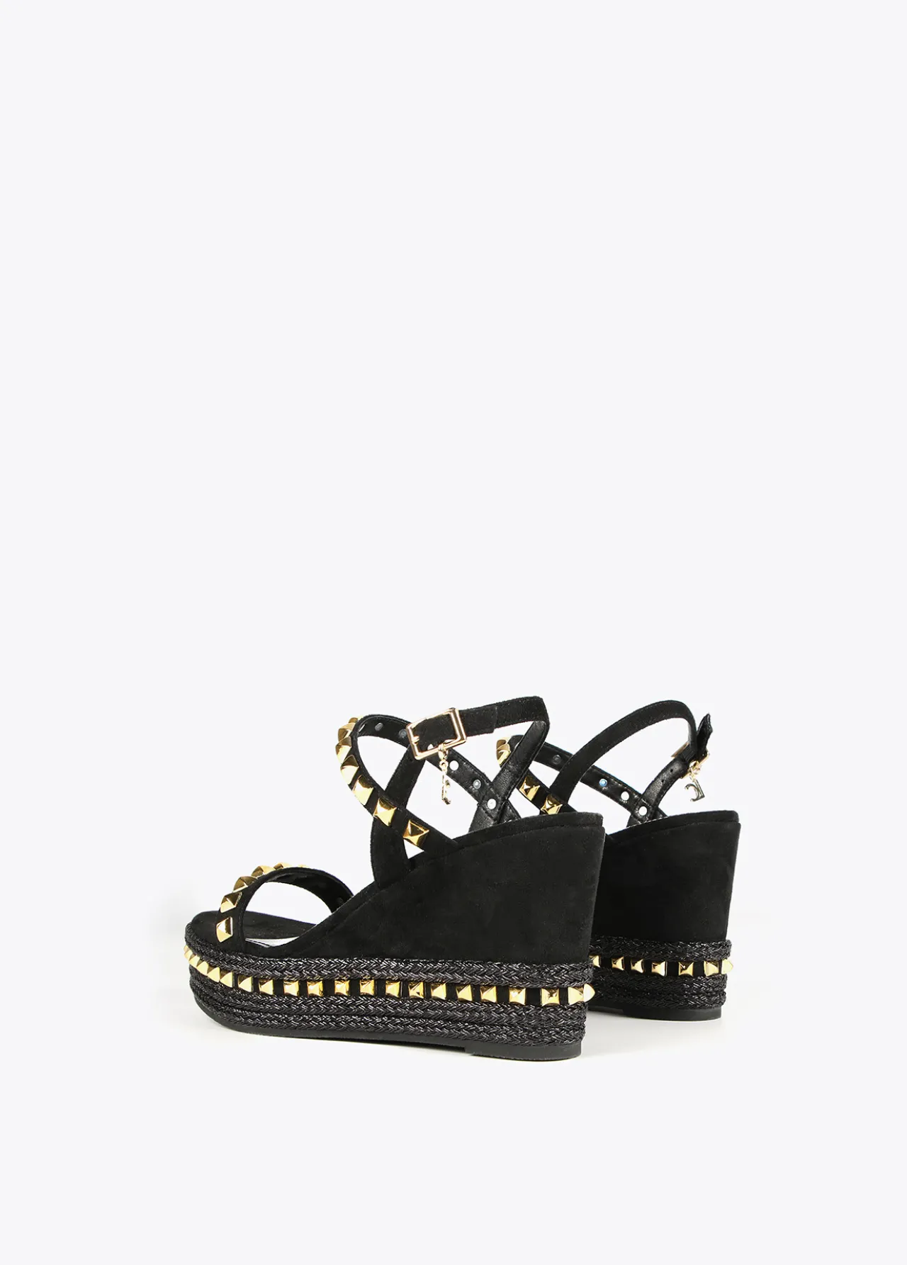 sandalia_de_cua_negra_y_tachas_2.webp Lola Casademunt Calzado<Sandalia de cuña negra y tachas NEGRO-CRUDO