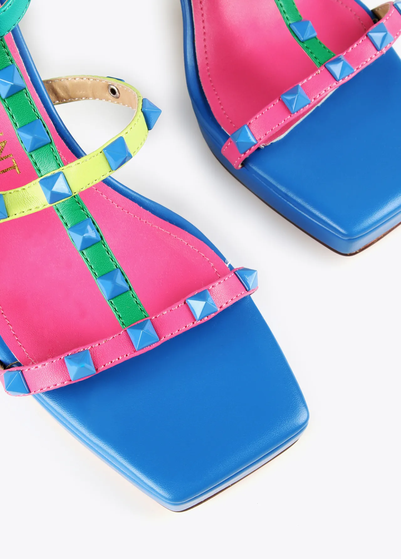 sandalia_de_tacn_con_tiras_multicolor_4.webp Lola Casademunt Calzado<Sandalia de tacón con tiras multicolor VERDE-ROSA