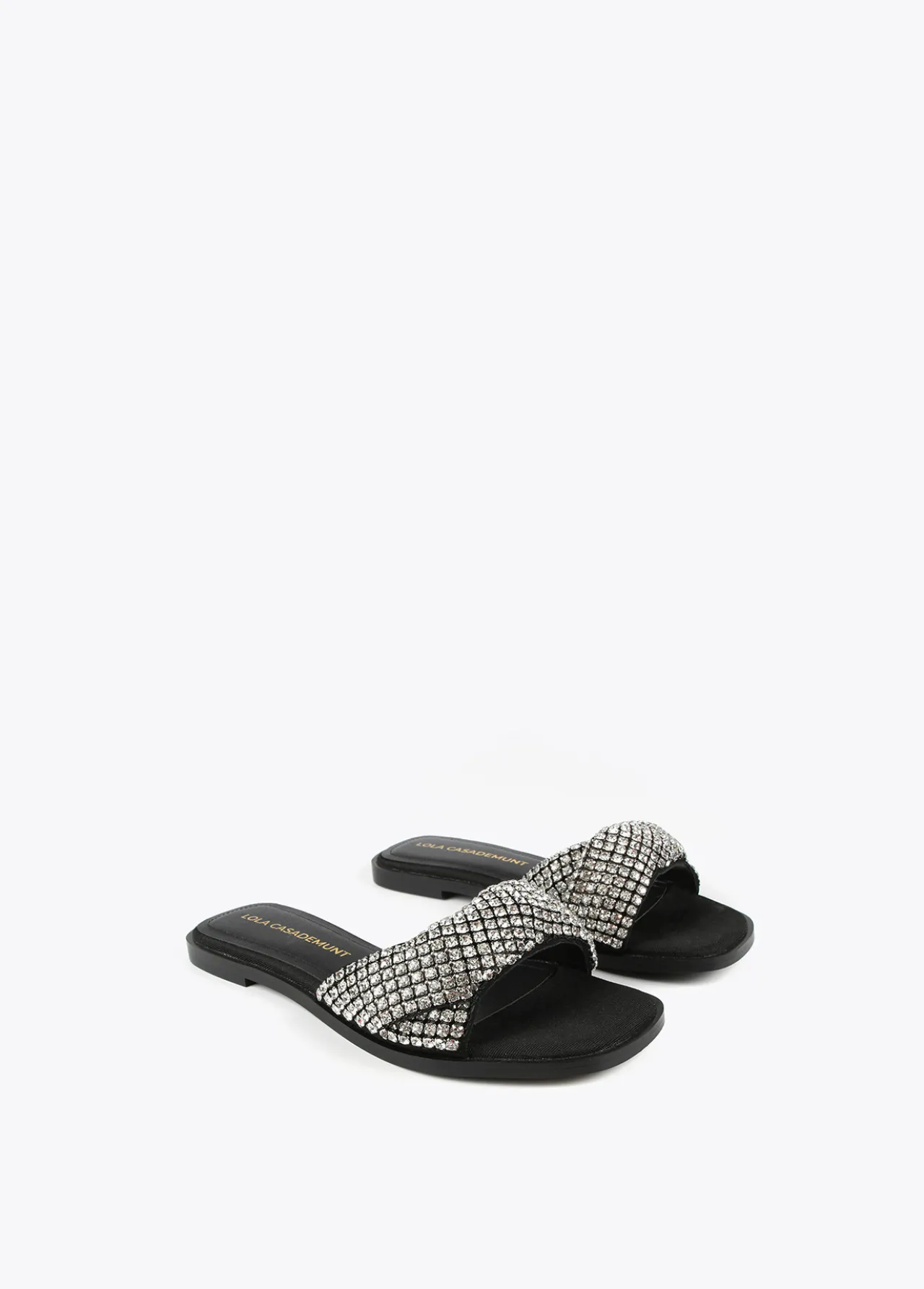sandalia_plana_con_pedreria_0.webp Lola Casademunt Calzado<Sandalia plana con pedreria NEGRO-METAL