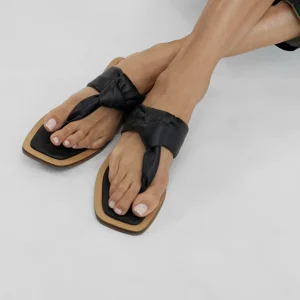 Lola Casademunt Calzado | Baño<Sandalia plana de dedo NEGRO
