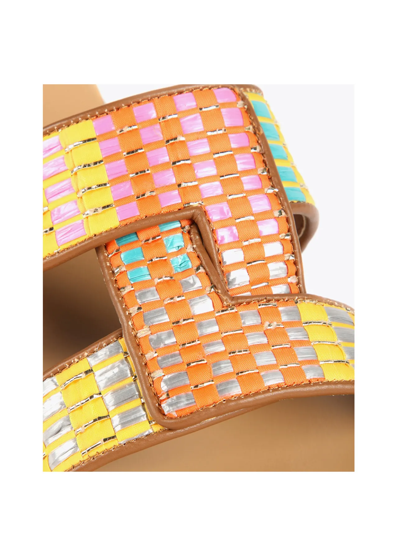 sandalia_plana_efecto_rafia_multicolor_3.webp Lola Casademunt Calzado<Sandalia plana efecto rafia multicolor MARRON-NARANJA
