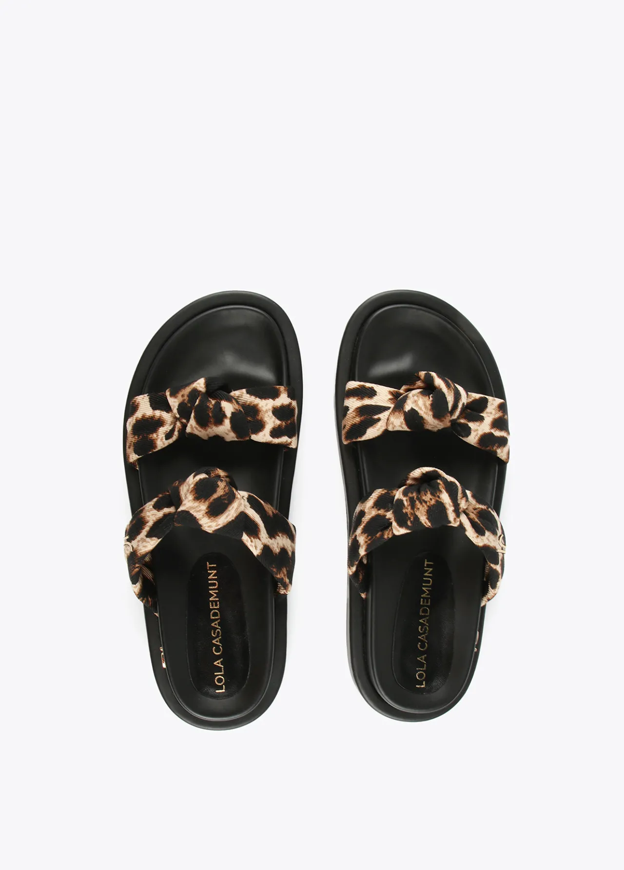 sandalia_plana_tiras_estampado_animal_2.webp Lola Casademunt Calzado | Baño<Sandalia plana tiras estampado animal MARRON-NEGRO