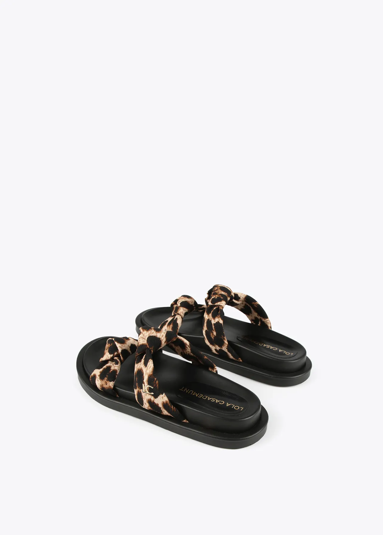 sandalia_plana_tiras_estampado_animal_4.webp Lola Casademunt Calzado | Baño<Sandalia plana tiras estampado animal MARRON-NEGRO