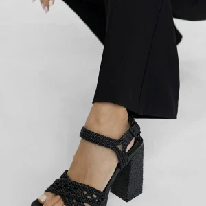 Lola Casademunt Calzado<Sandalia plataforma y efecto crochet NEGRO