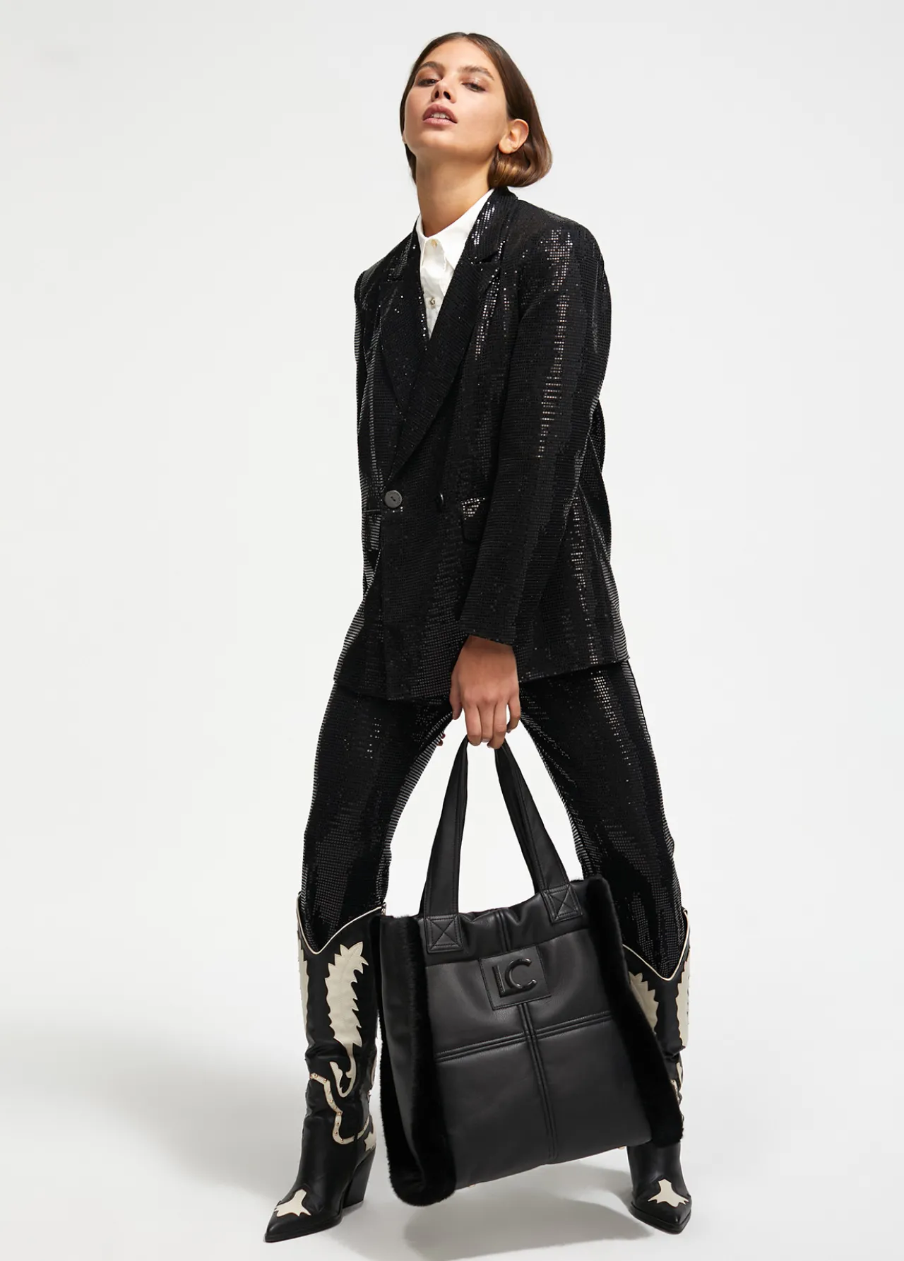 shopper_efecto_piel_y_pelo_2-1.webp Lola Casademunt Bolsos Shopper | Bolsos De Hombro<Shopper efecto piel y pelo NEGRO