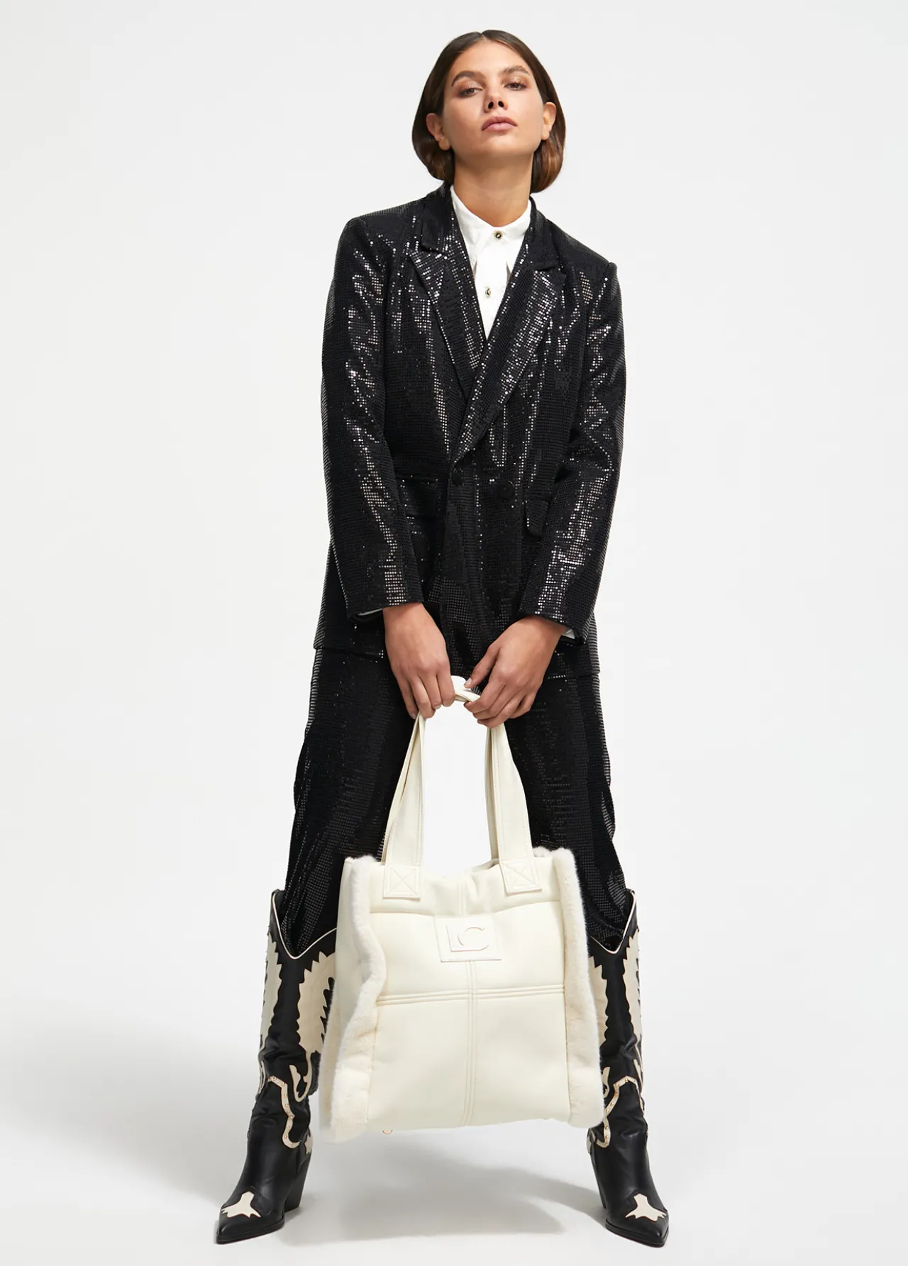 shopper_efecto_piel_y_pelo_5.webp Lola Casademunt Bolsos De Hombro | Bolsos Grandes<Shopper efecto piel y pelo NEGRO