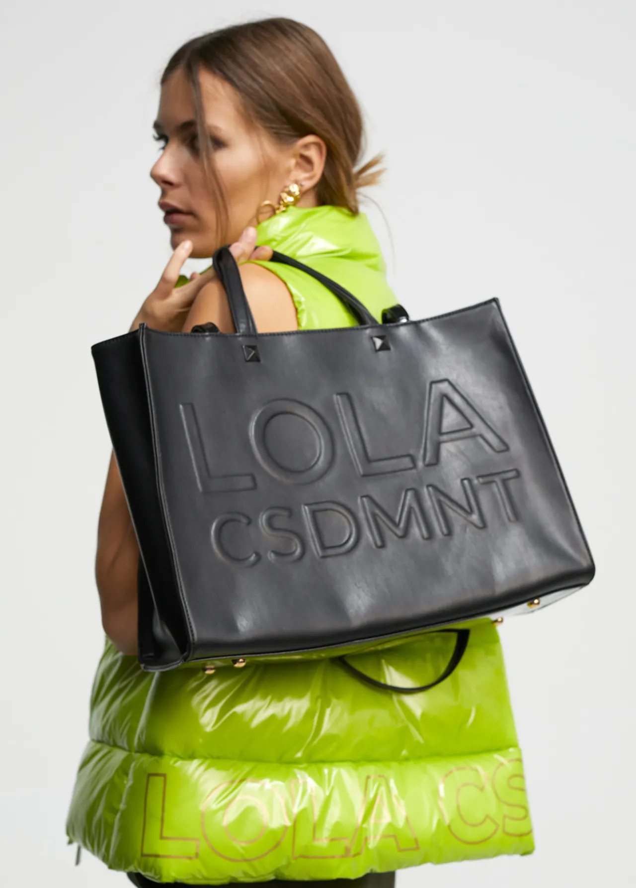 shopper_logo_relieve_2.webp Lola Casademunt Bolsos Shopper | Bolsos Grandes<Shopper logo relieve KAKI