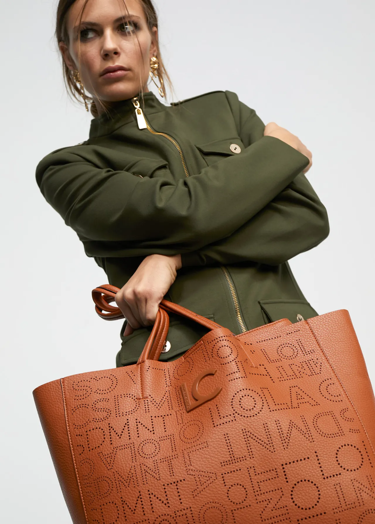 shopper_logo_troquelado_5-1.webp Lola Casademunt Bolsos Shopper | Bolsos De Hombro<Shopper logo troquelado CRUDO