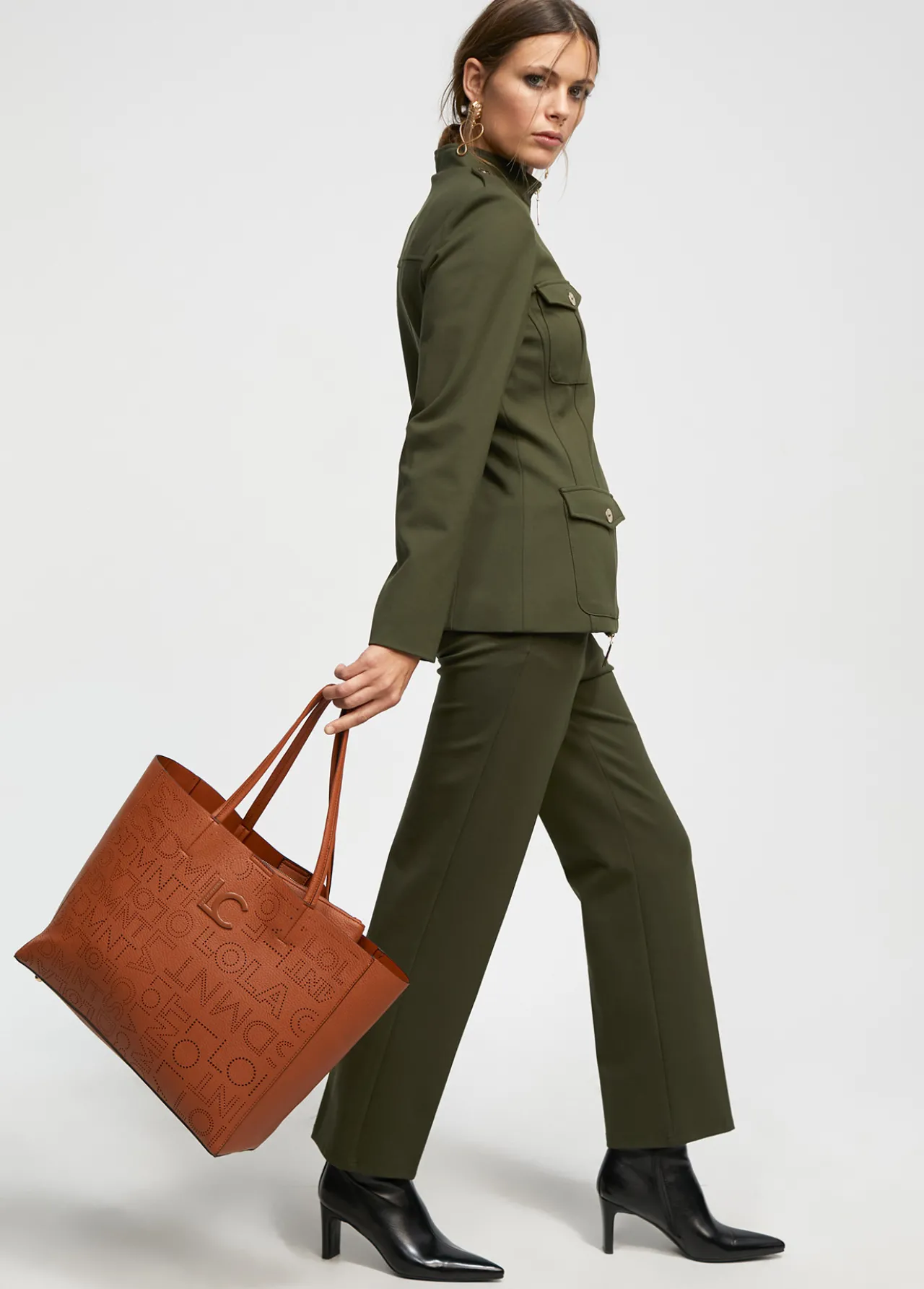 shopper_logo_troquelado_6.webp Lola Casademunt Bolsos Shopper | Bolsos De Hombro<Shopper logo troquelado CRUDO
