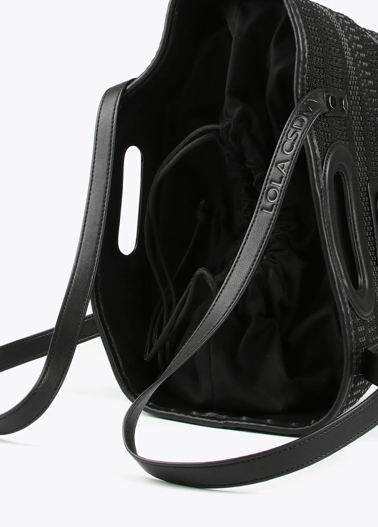 shopper_material_trenzado_negro_1.webp Lola Casademunt Bolsos<Shopper material trenzado NEGRO