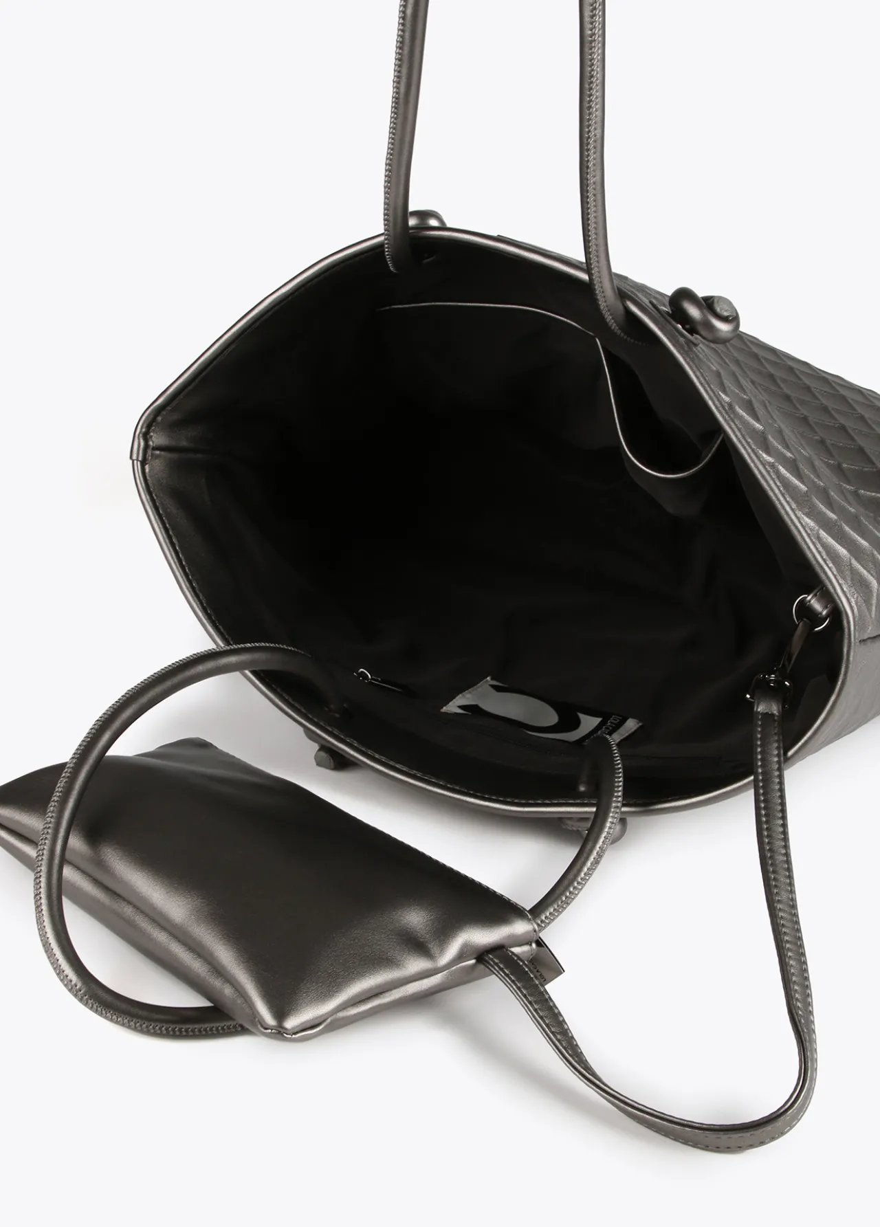 shopper_rombos_relieve_1.webp Lola Casademunt Bolsos Shopper | Bolsos De Hombro<Shopper rombos relieve GRIS