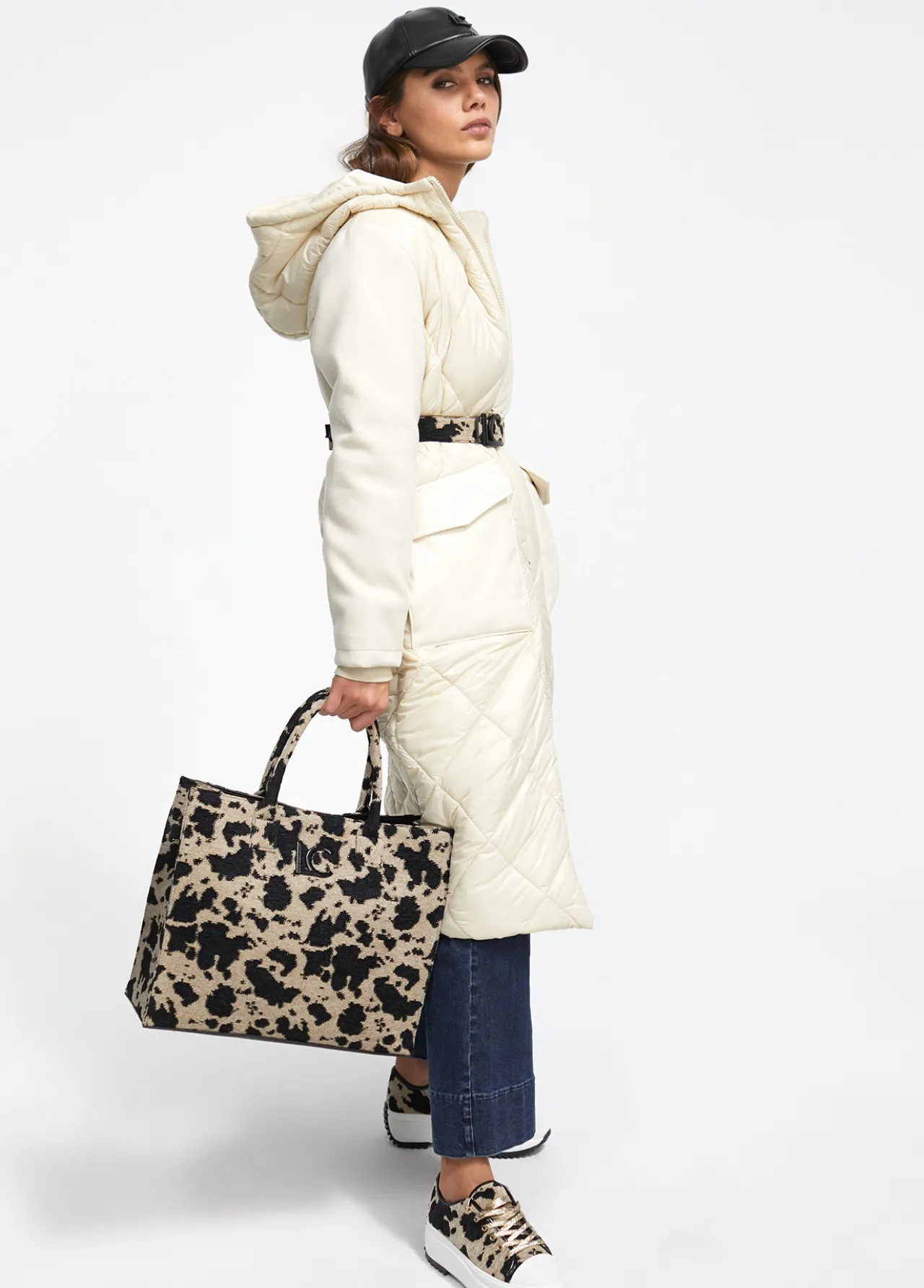 shopper_tejido_animal_2.webp Lola Casademunt Bolsos Shopper | Bolsos Grandes<Shopper tejido animal CRUDO-NEGRO