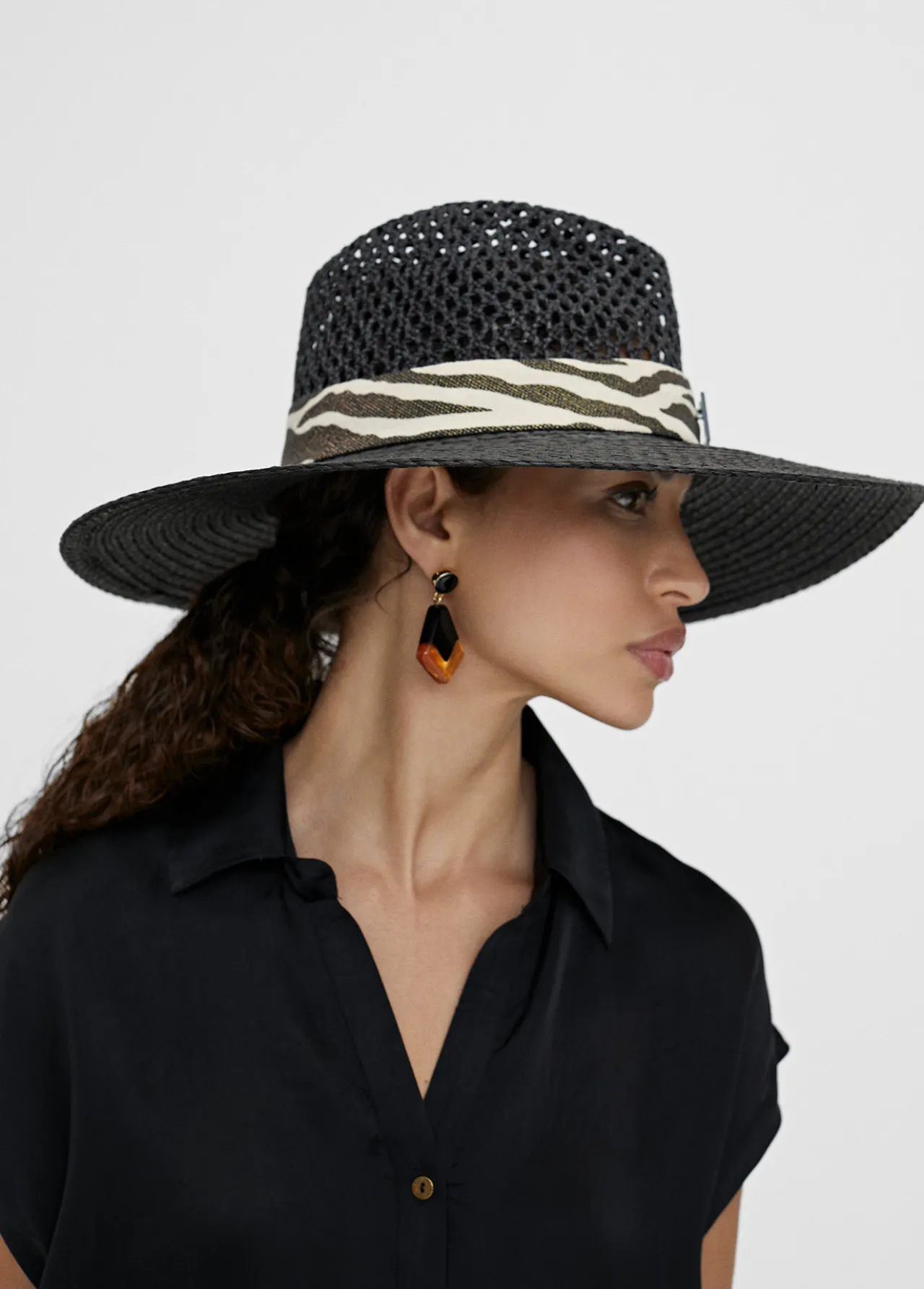 sombrero_tipo_cowboy_0-1.webp Lola Casademunt Accesorios | Baño<Sombrero tipo cowboy NEGRO