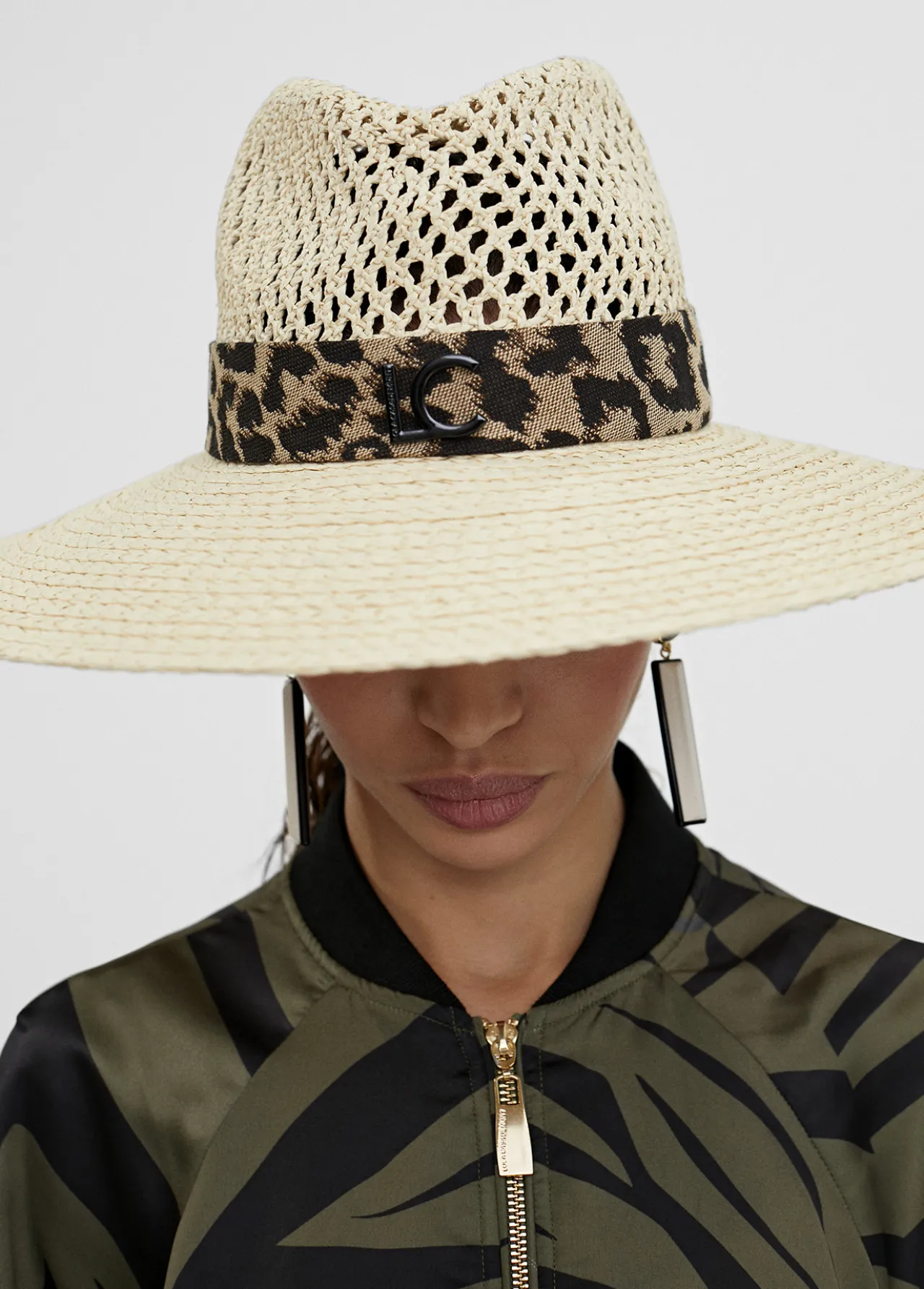 sombrero_tipo_cowboy_0-2.webp Lola Casademunt Accesorios | Baño<Sombrero tipo cowboy NEGRO