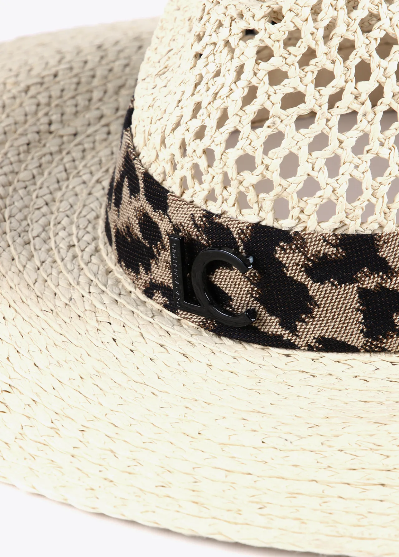 sombrero_tipo_cowboy_1-2.webp Lola Casademunt Accesorios | Baño<Sombrero tipo cowboy NEGRO