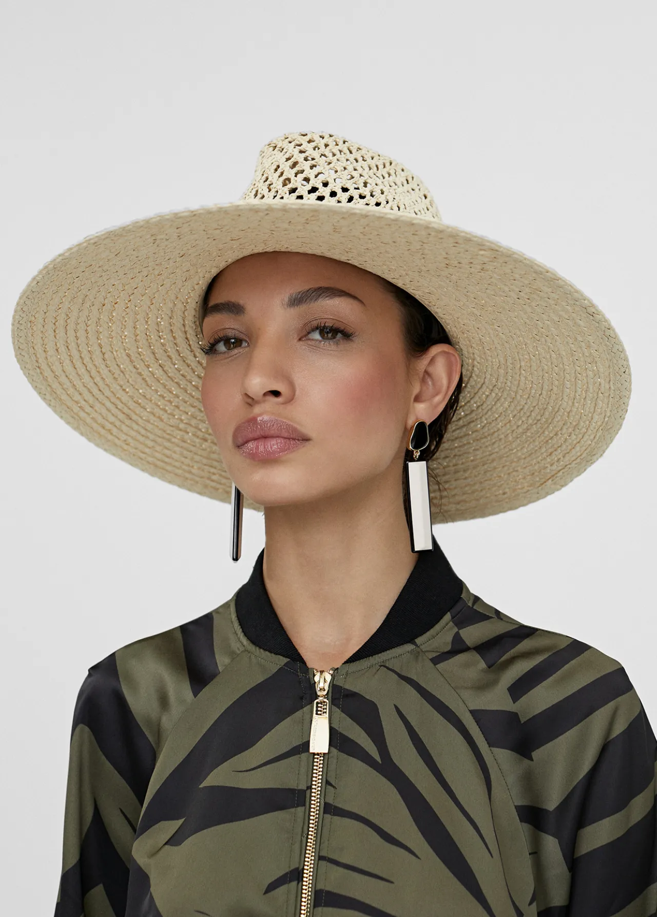 sombrero_tipo_cowboy_3-2.webp Lola Casademunt Accesorios | Baño<Sombrero tipo cowboy NEGRO