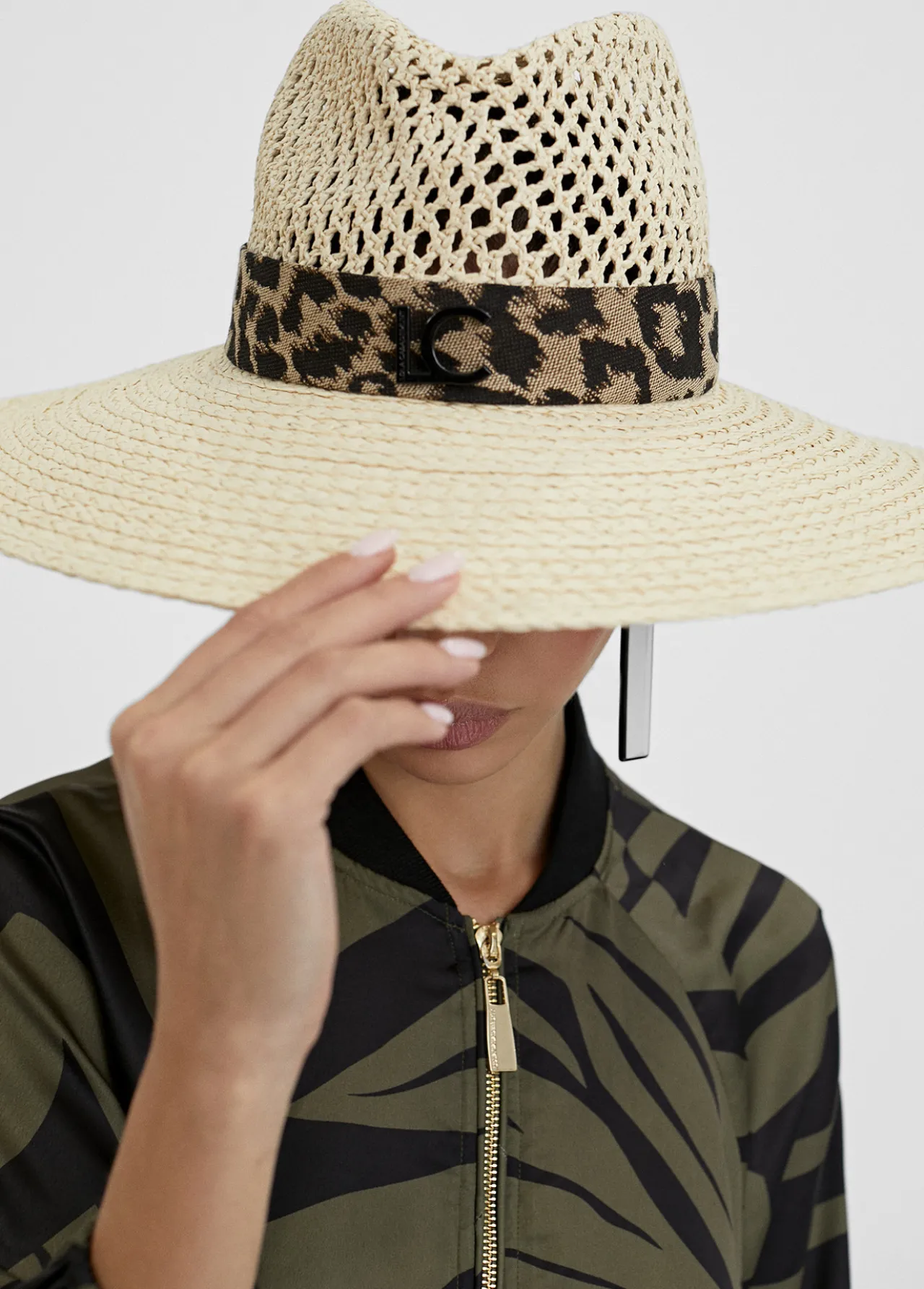 sombrero_tipo_cowboy_4-1.webp Lola Casademunt Accesorios | Baño<Sombrero tipo cowboy NEGRO