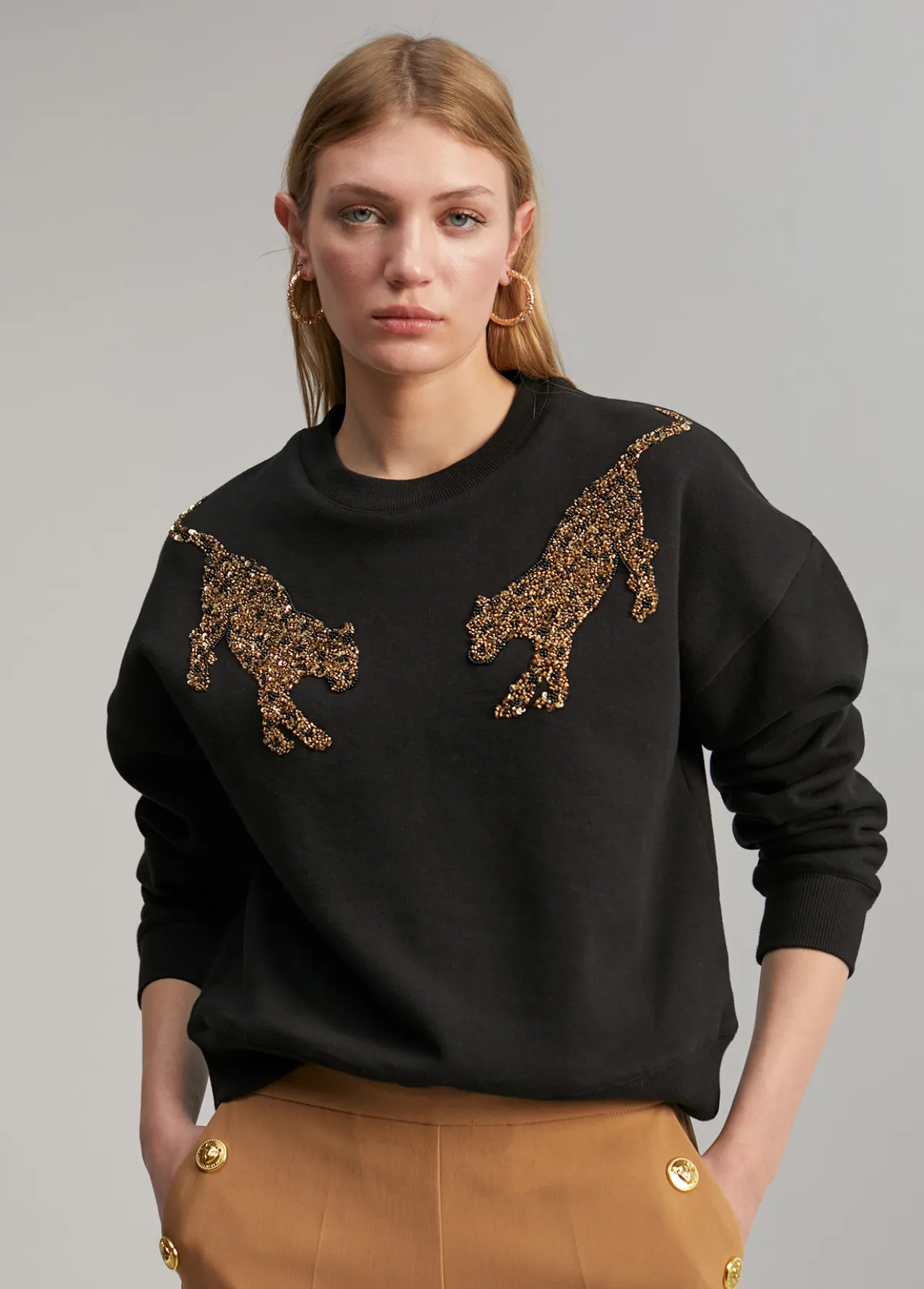 sudadera_detalle_tigres_3.webp Lola Casademunt Animal Print | Sudaderas<Sudadera detalle tigres NEGRO