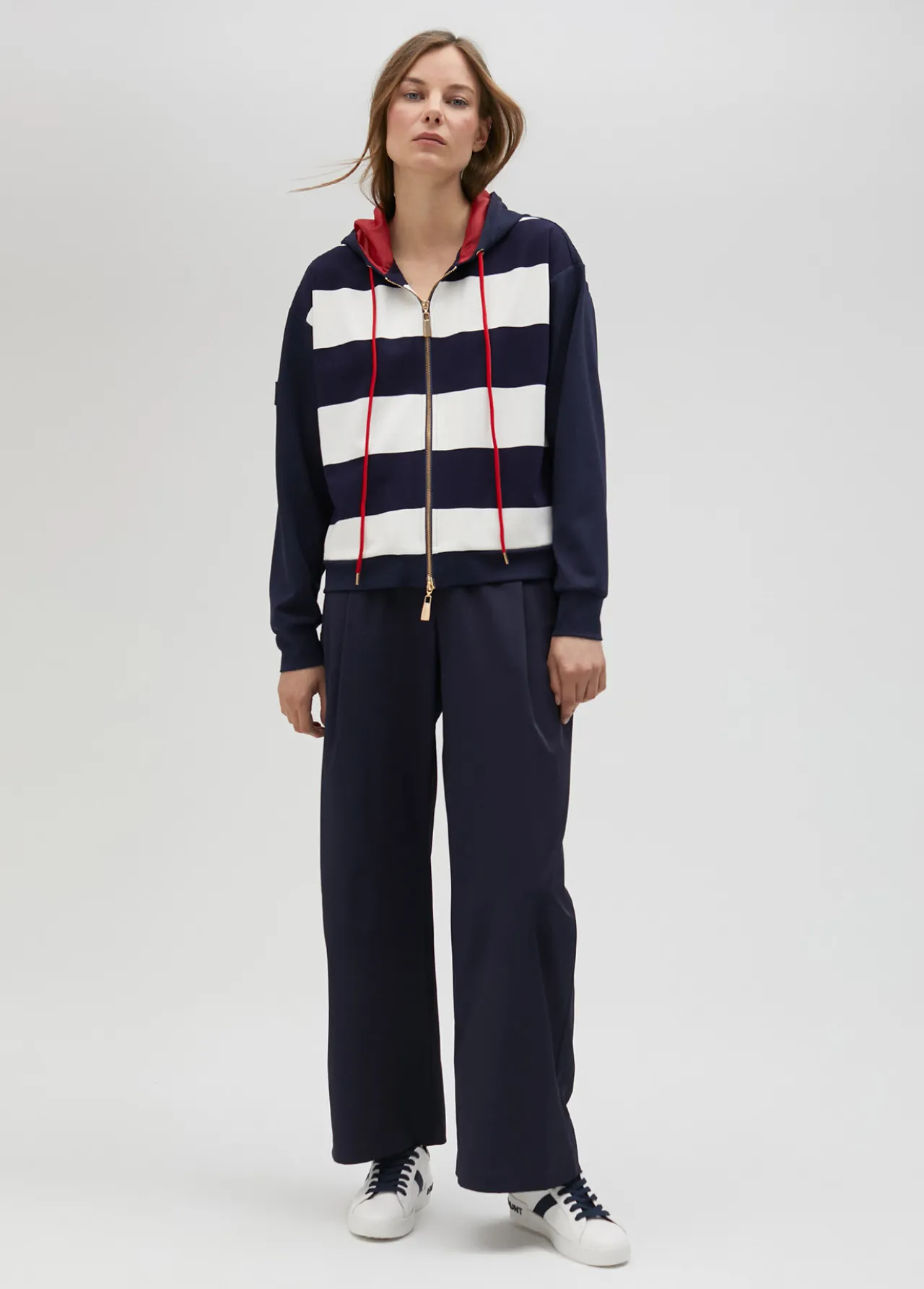 sudadera_rayas_bicolor_con_cierre_frontal__lola_casademunt_3.webp Lola Casademunt Sudaderas<Sudadera rayas bicolor con cierre frontal - Lola Casademunt AZUL-BLANCO