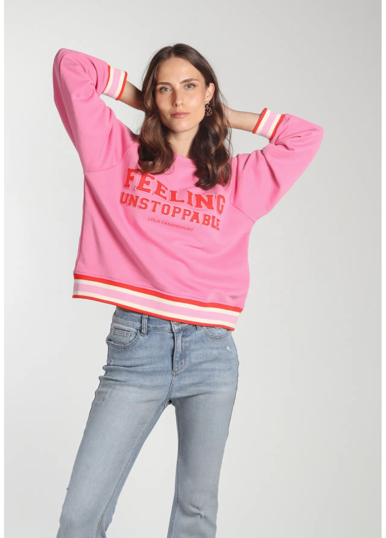 sudadera_solidaria_feeling_unstoppable_4.webp Lola Casademunt Artículos Solidarios | Sudaderas<Sudadera Solidaria Feeling Unstoppable ROSA