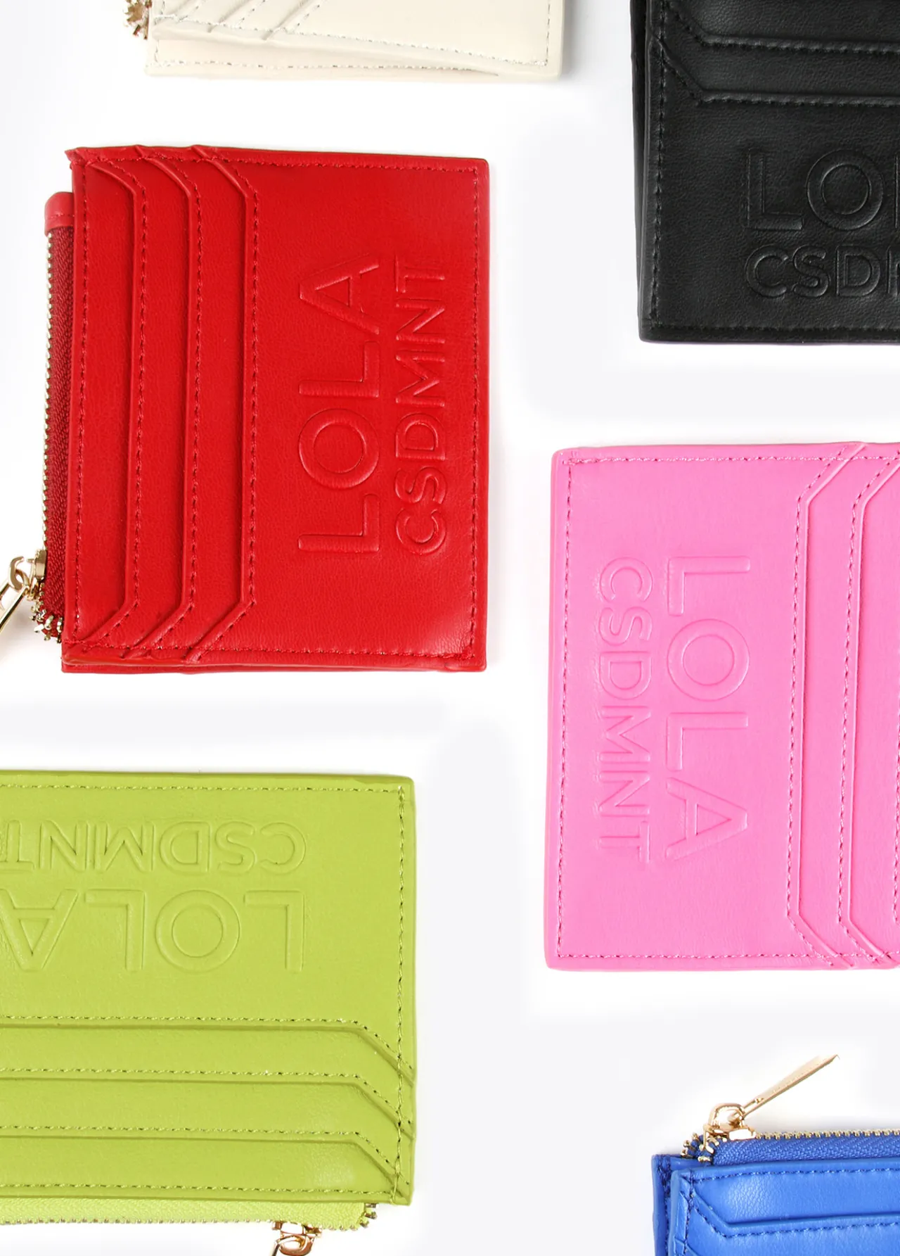 tarjetero_logo_con_relieve_4-4.webp Lola Casademunt Accesorios<Tarjetero logo con relieve FUCSIA