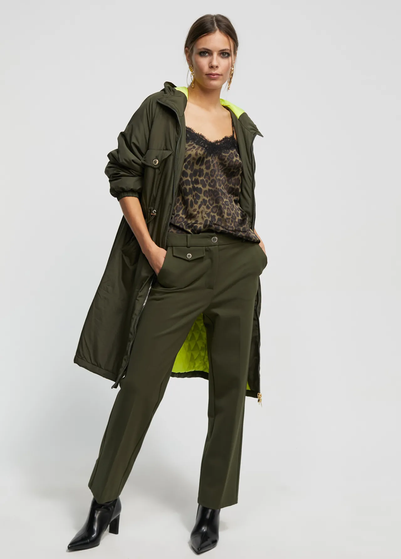 top_animal_print_2-4.webp Lola Casademunt Animal Print | Camisetas Y Tops<Top animal print NEGRO-VERDE