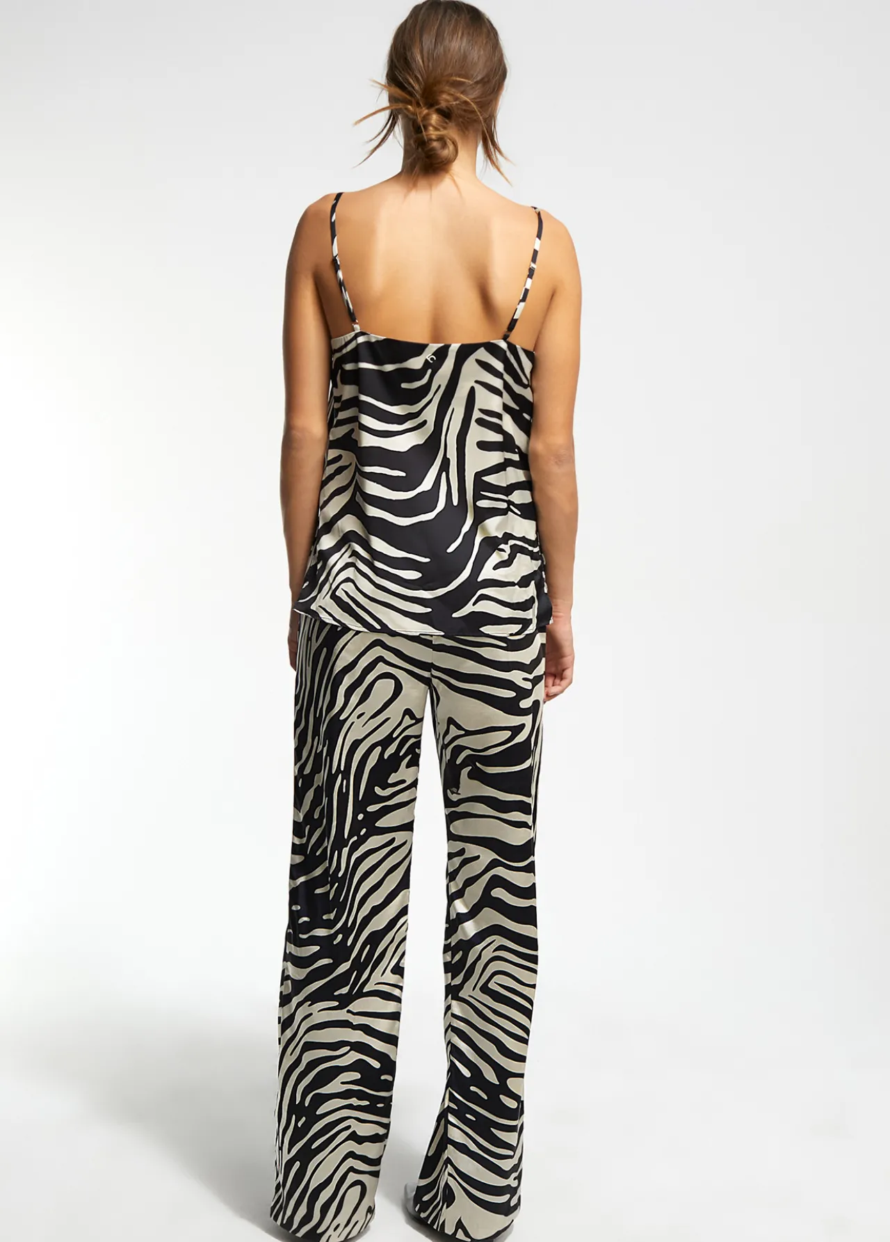top_animal_print_4.webp Lola Casademunt Animal Print | Camisetas Y Tops<Top animal print NEGRO-CRUDO