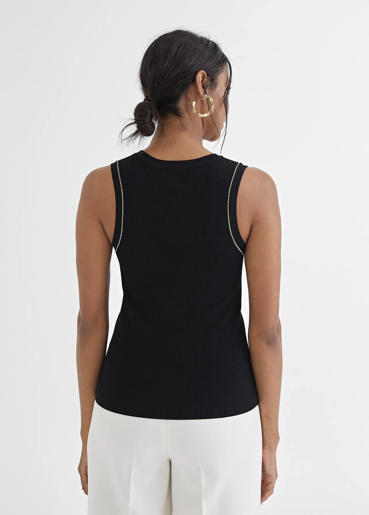 top_con_detalle_en_lurex_4.webp Lola Casademunt Camisetas Y Tops<Top con detalle en lurex BLANCO
