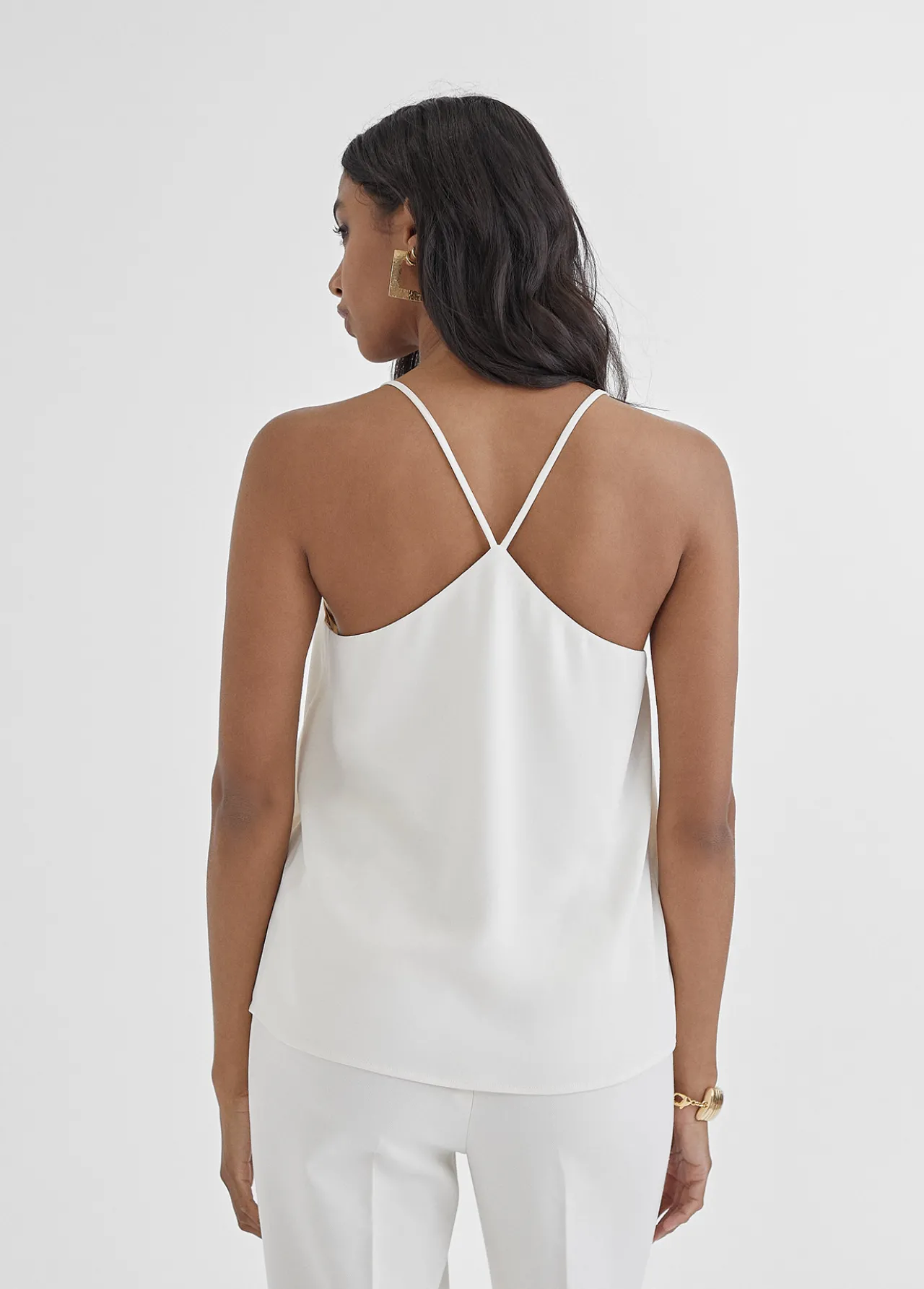 top_de_escote_pico_1.webp Lola Casademunt Camisetas Y Tops<Top de escote pico CRUDO