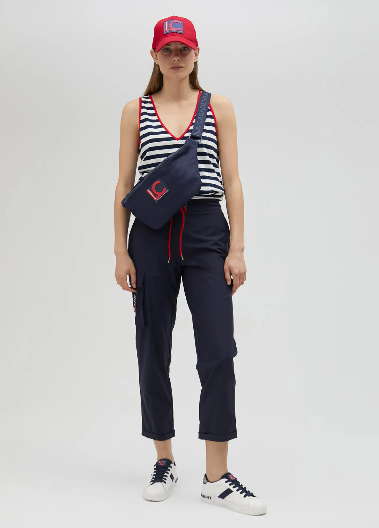top_estampado_de_rayas_edicin_limitada__lola_casademunt_1.webp Lola Casademunt Camisetas Y Tops<Top estampado de rayas edición limitada - Lola Casademunt AZUL-BLANCO