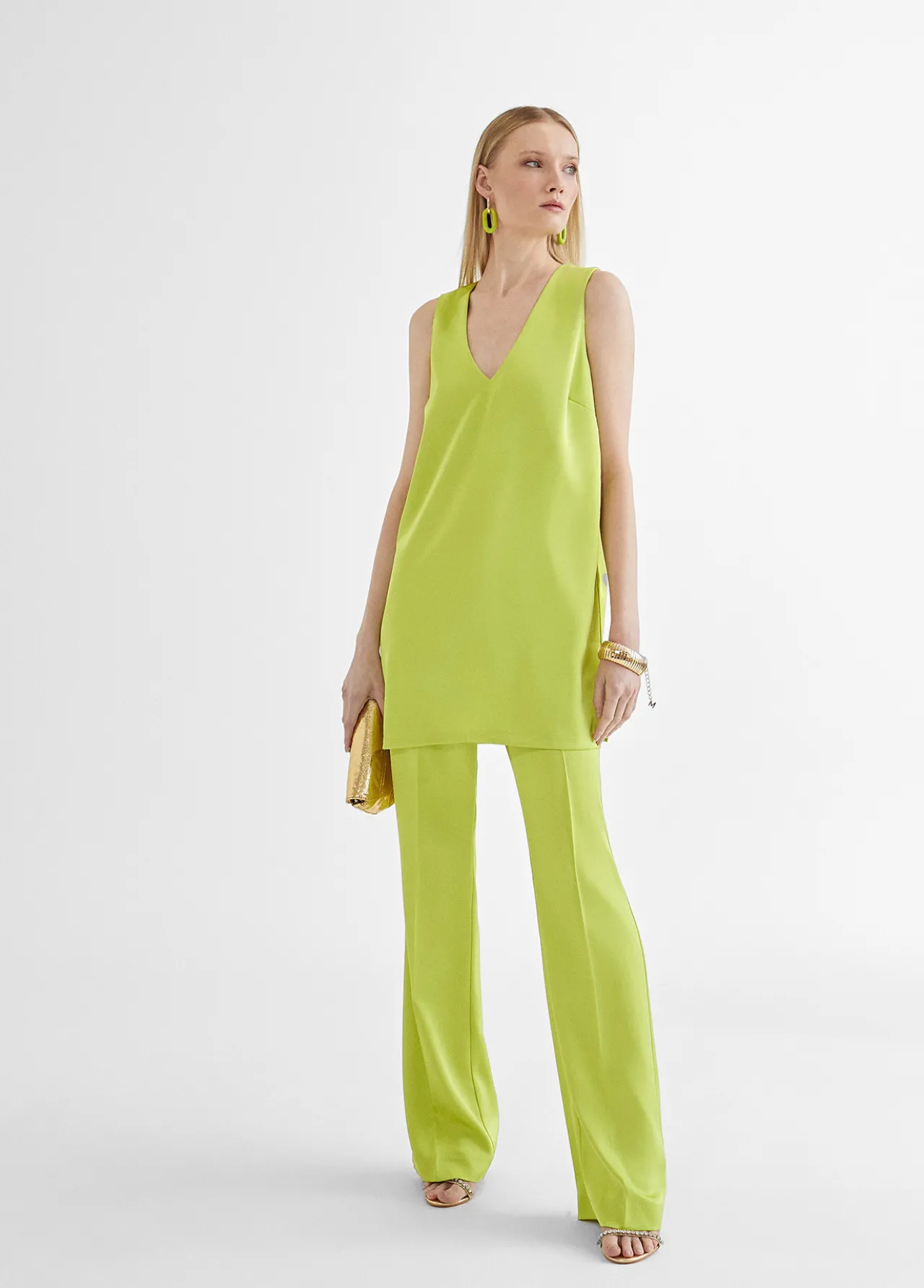 top_largo_con_aberturas_0-1.webp Lola Casademunt Camisetas Y Tops | Camisas Y Blusas<Top largo con aberturas CRUDO