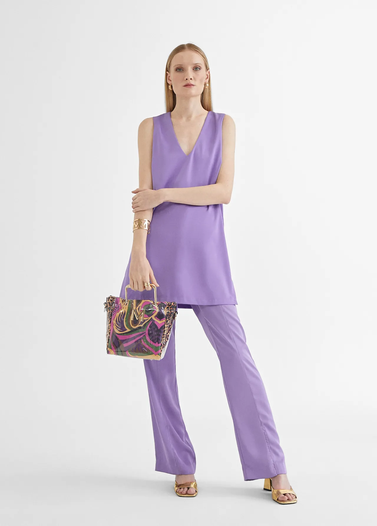 top_largo_con_aberturas_0-2.webp Lola Casademunt Camisetas Y Tops | Camisas Y Blusas<Top largo con aberturas CRUDO