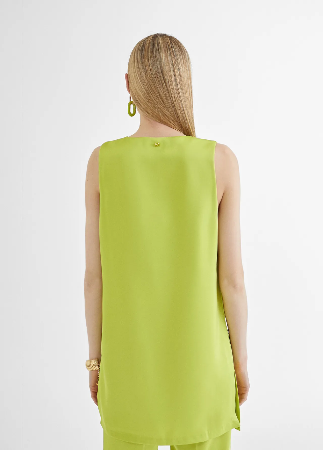 top_largo_con_aberturas_2-1.webp Lola Casademunt Camisetas Y Tops | Camisas Y Blusas<Top largo con aberturas CRUDO