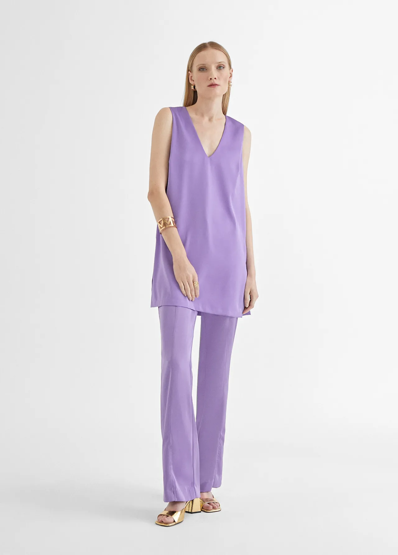 top_largo_con_aberturas_3-2.webp Lola Casademunt Camisetas Y Tops | Camisas Y Blusas<Top largo con aberturas CRUDO