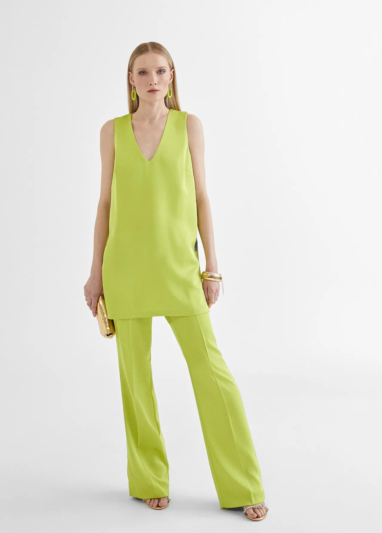 top_largo_con_aberturas_4.webp Lola Casademunt Camisetas Y Tops | Camisas Y Blusas<Top largo con aberturas CRUDO