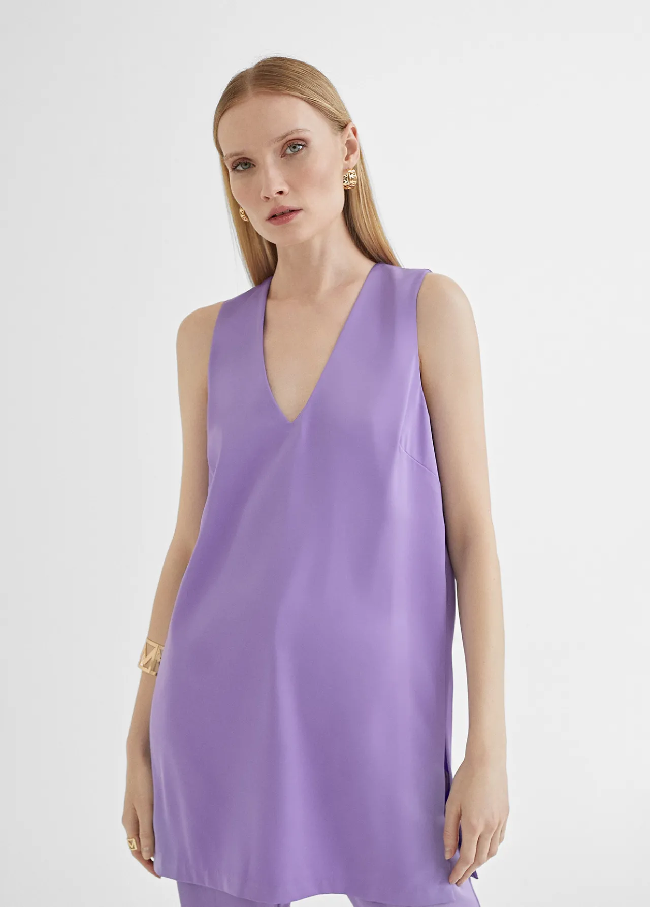 top_largo_con_aberturas_5.webp Lola Casademunt Camisetas Y Tops | Camisas Y Blusas<Top largo con aberturas CRUDO