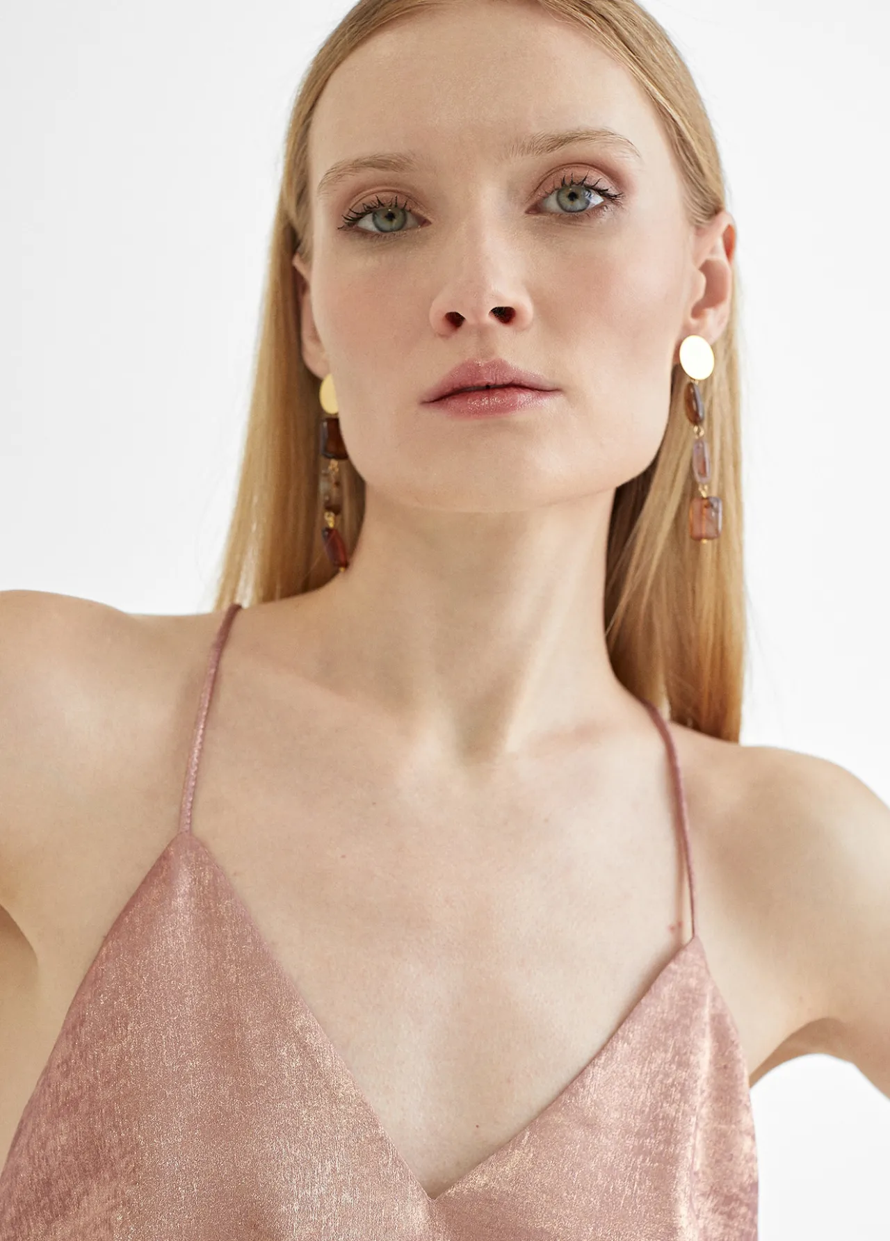 top_lencero_escote_en_pico_3.webp Lola Casademunt Camisetas Y Tops<Top lencero escote en pico ROSA