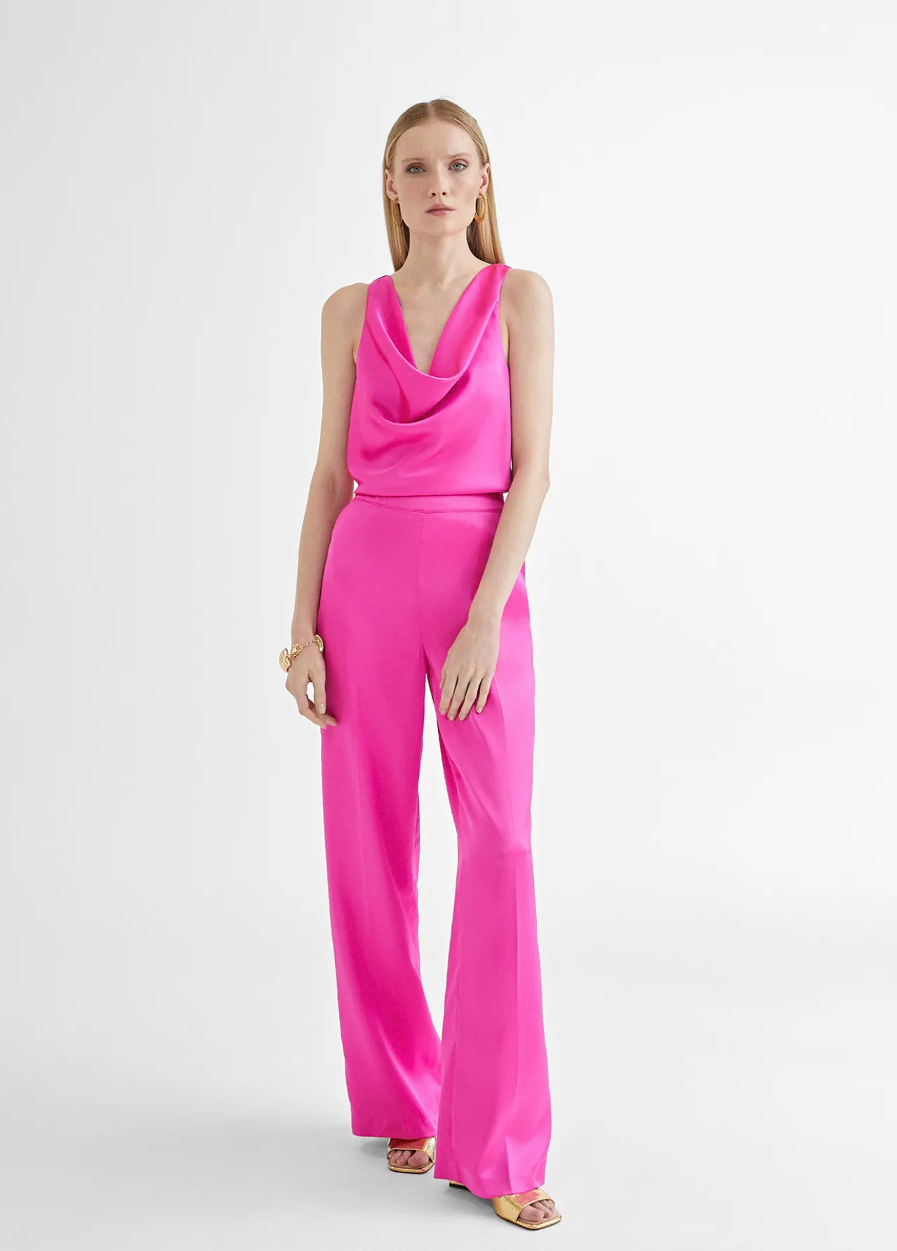 top_satinado_con_drapeado_3.webp Lola Casademunt Camisetas Y Tops<Top satinado con drapeado FUCSIA