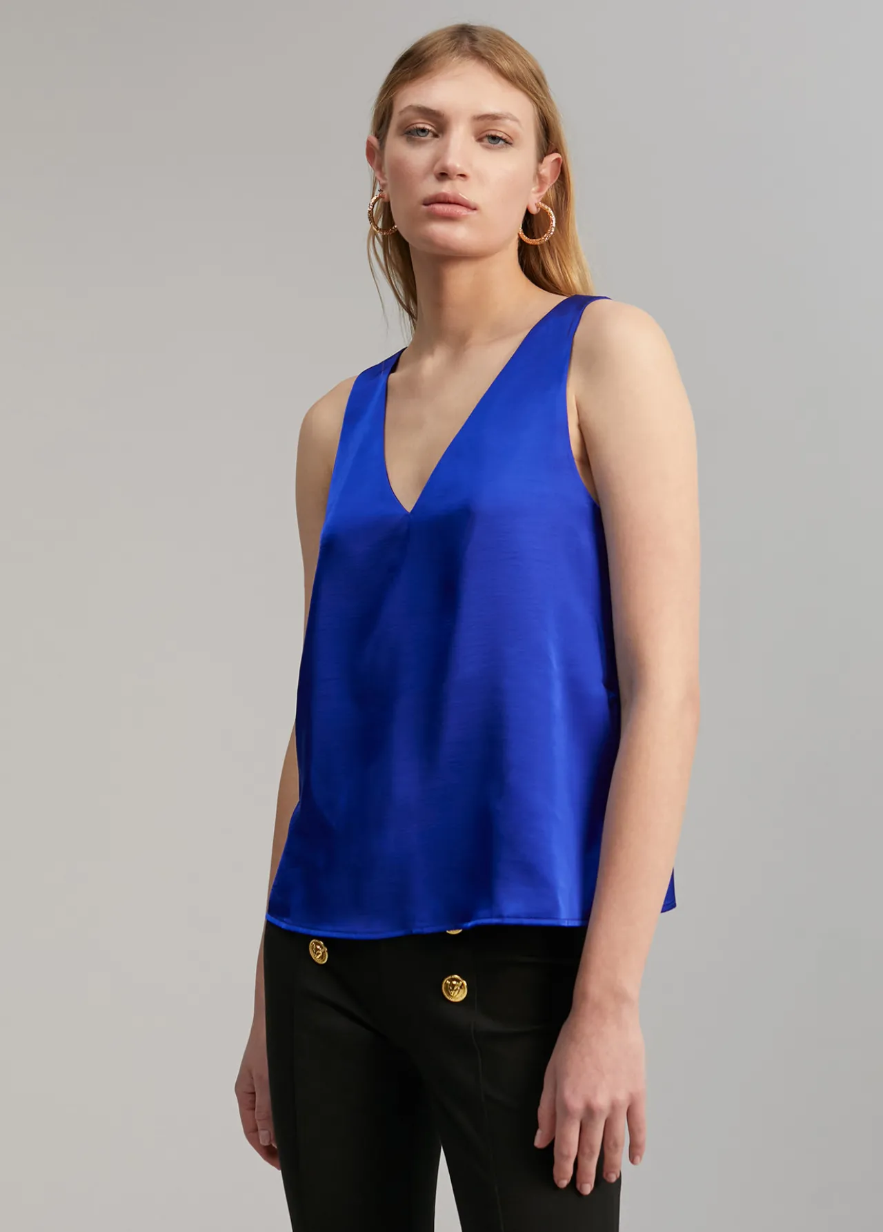 top_tirantes_3.webp Lola Casademunt Camisetas Y Tops<Top tirantes AZULELECTRICO