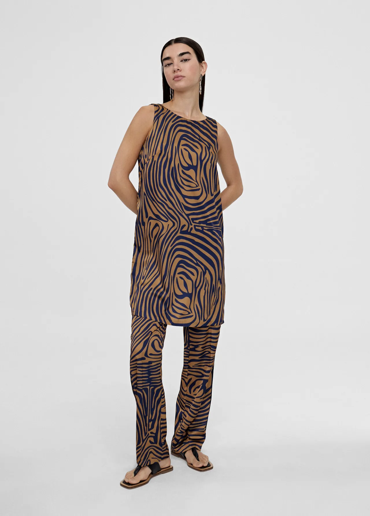 vestido_corto_animal_print_cebra_0.webp Lola Casademunt Camisetas Y Tops | Vestidos Y Faldas<Vestido corto animal print cebra MARRON-AZUL