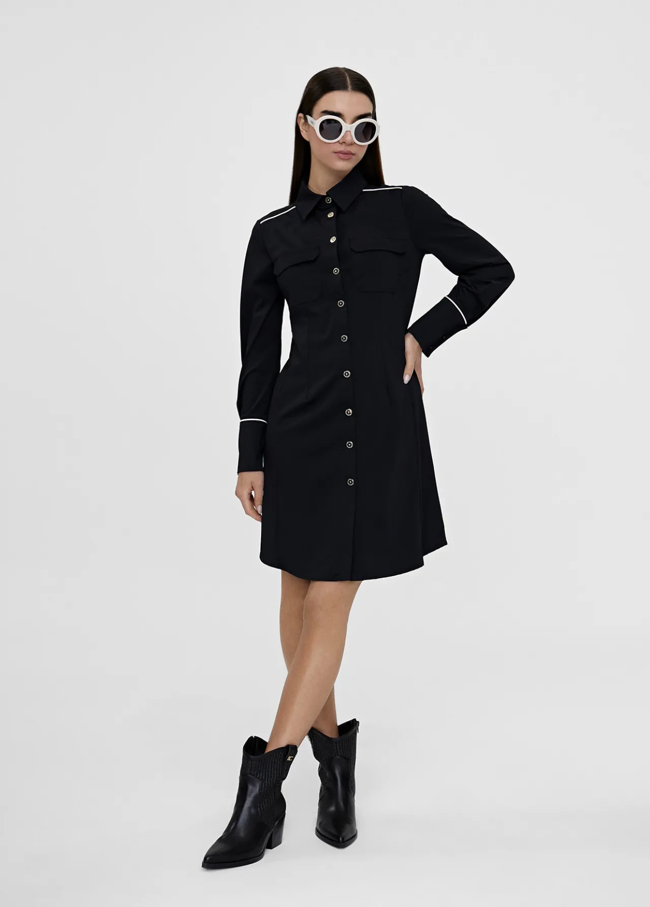 vestido_corto_camisero_ceido_2.webp Lola Casademunt Vestidos Y Faldas<Vestido corto camisero ceñido NEGRO