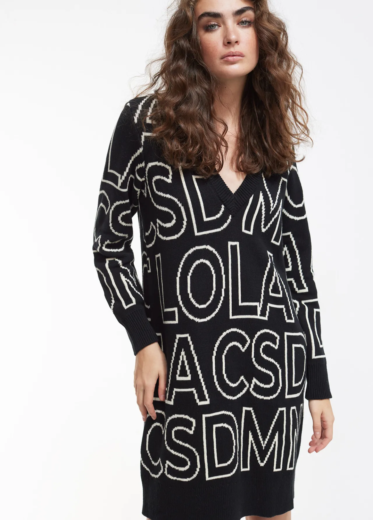 vestido_de_punto_letras_3.webp Lola Casademunt Punto | Vestidos Y Faldas<Vestido de punto letras NEGRO-BLANCO